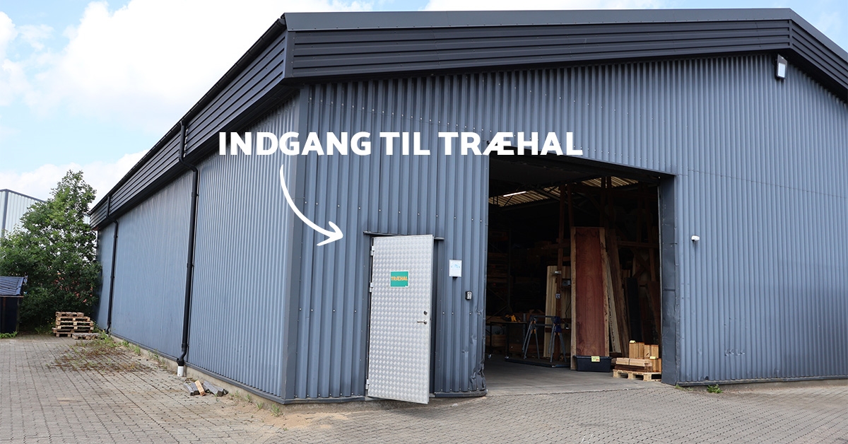 Træhallens indgang på Bergsøesvej 11 hos Linå A/S