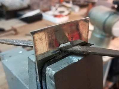 Step 25 Tilpasning af anglen i tinpladen